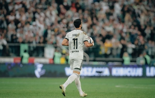 Mahir Emrelinin spirtli içki ilə görüntüsü yayımlanıb - FOTO