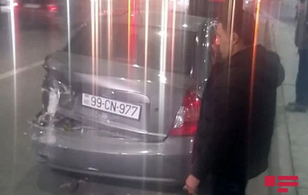 Bakıda tuneldə zəncirvari qəzada sürücü xəsarət aldı, sərnişin şok keçirdi – FOTO