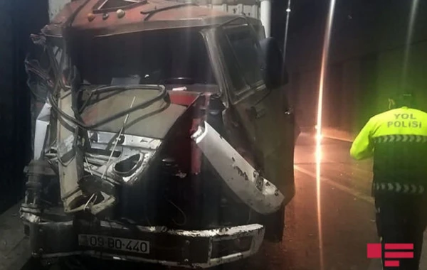 Bakıda tuneldə zəncirvari qəzada sürücü xəsarət aldı, sərnişin şok keçirdi – FOTO