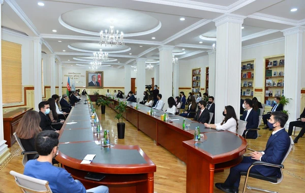 Ceyhun Bayramov BDU-da tələbələrə mühazirə oxuyub - FOTO