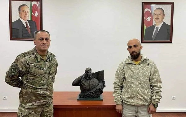 Hikmət Mirzəyevin büstü özünə təqdim edildi - FOTO