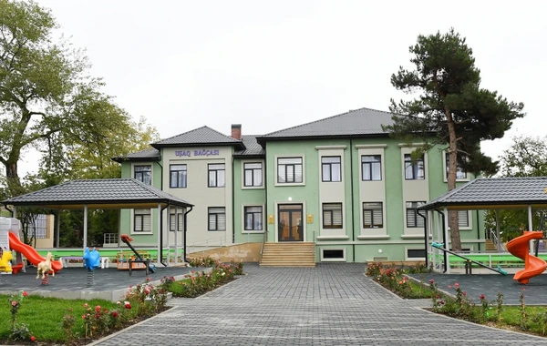 Ильхам Алиев и Мехрибан Алиева на открытии яслей-детского сада номер 7 в городе Шамахы - ФОТО