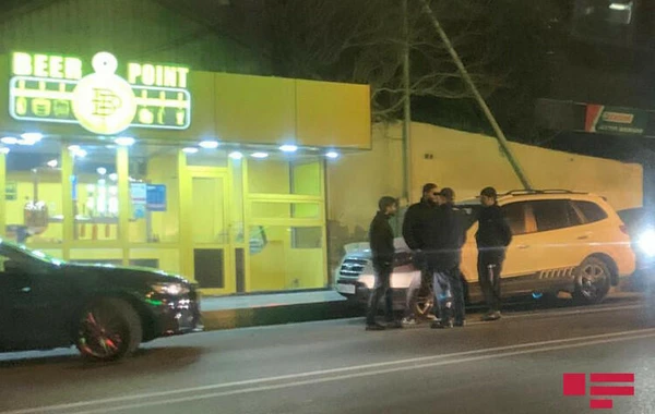 Bakıda “Porsche” qəza törədib - FOTO