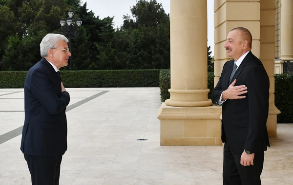 İlham Əliyev Bosniya və Herseqovinanın Rəyasət Heyətinin üzvü Şefik Caferoviçlə görüşüb - FOTO
