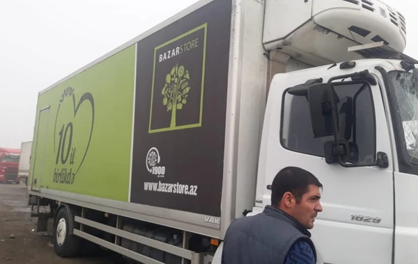 "Bazarstore"un yük maşınları bir-biri ilə toqquşdu - FOTO