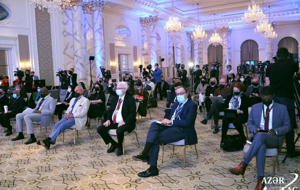 Qlobal Bakı Forumunda “Cənubi Qafqaz: regional inkişaf və əməkdaşlıq üçün perspektivlər” mövzusu müzakirə edilir - FOTO
