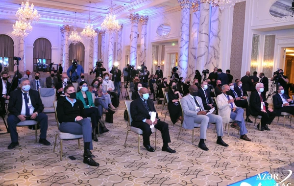 Qlobal Bakı Forumunda “Cənubi Qafqaz: regional inkişaf və əməkdaşlıq üçün perspektivlər” mövzusu müzakirə edilir - FOTO