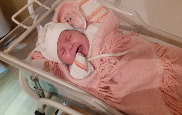 Gəncədə ana 2 aylıq uşağını körpələr evinə verib - FOTO - YENİLƏNİB