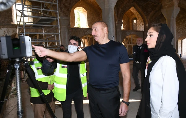 Prezident Şuşa məscidlərindəki bərpa işləri ilə tanış olub - YENİLƏNİB - FOTO