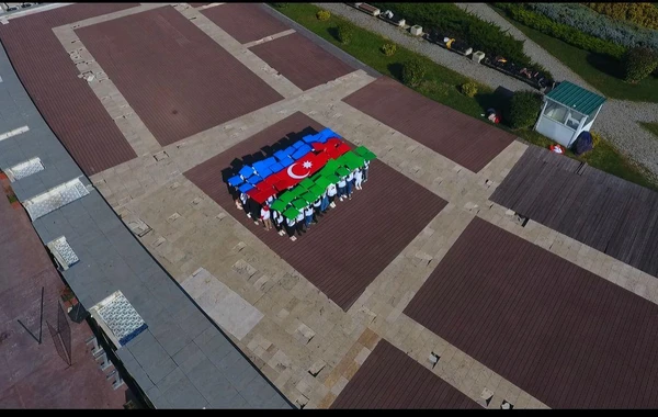 Tbilisidə Zəfər Günü münasibətilə fləşmob keçirilib - FOTO