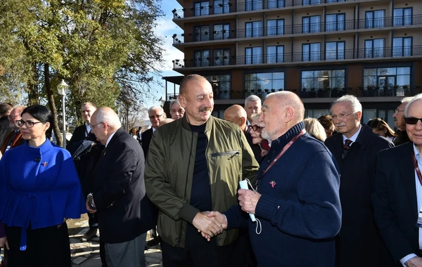 Президент и первая леди побеседовали в Шуше с участниками VIII Глобального Бакинского форума - ФОТО