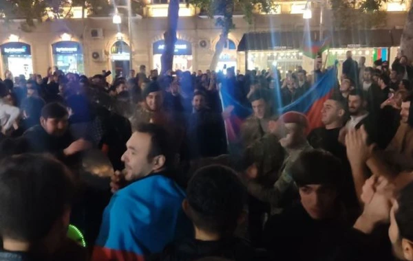 Paytaxt sakinlərinin Zəfər Günü sevinci – FOTO/VİDEO