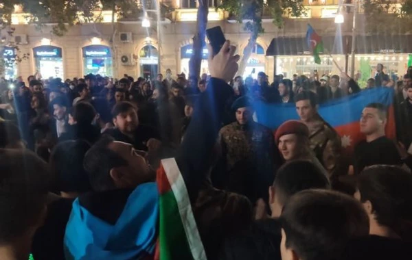 Paytaxt sakinlərinin Zəfər Günü sevinci – FOTO/VİDEO