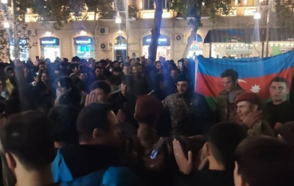 Paytaxt sakinlərinin Zəfər Günü sevinci – FOTO/VİDEO