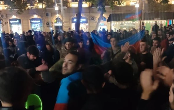 Paytaxt sakinlərinin Zəfər Günü sevinci – FOTO/VİDEO