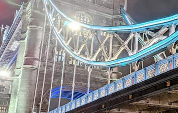 Londonda 6 bina Azərbaycan bayrağının rənglərinə boyandı - FOTO