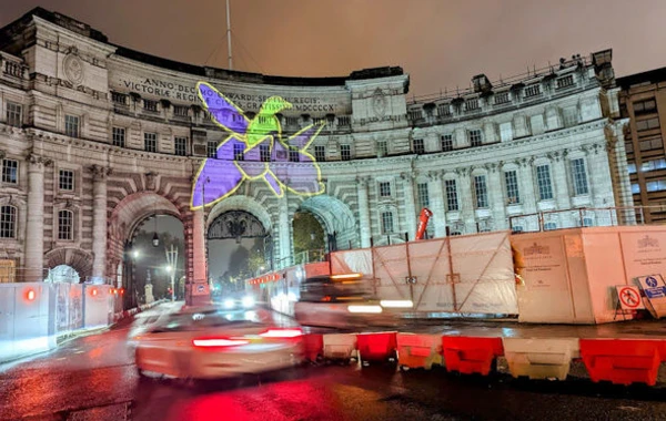 Londonda 6 bina Azərbaycan bayrağının rənglərinə boyandı - FOTO