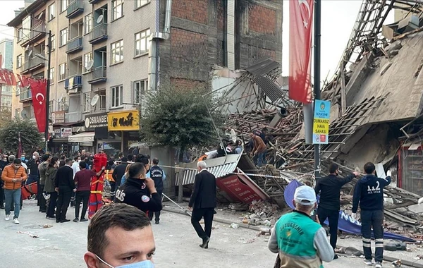 Türkiyədə çökən binanın altından 13 nəfər xilas edildi - VİDEO/FOTO/YENİLƏNİB