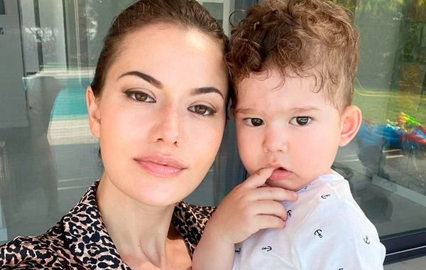 Fahriye Evcen 2 milyon, 2 yaşlı oğlu isə 500 min qazandı - FOTO
