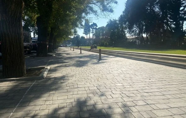 На центральных улицах Баку прокладывают велосипедные дорожки - ФОТО