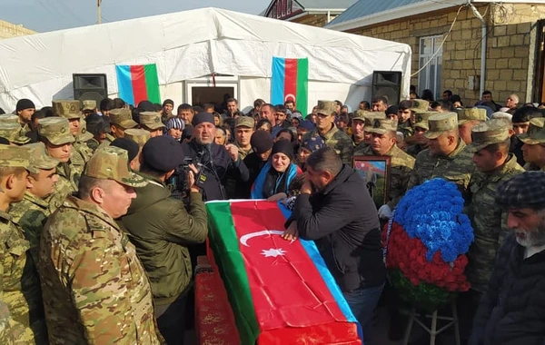 Şəmkirdə şəhidimizlə vida mərasimi keçirilir - FOTO - YENİLƏNİB