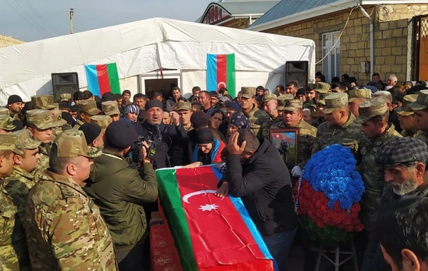 Şəmkirdə şəhidimizlə vida mərasimi keçirilir - FOTO - YENİLƏNİB