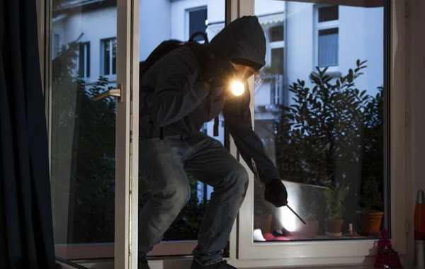 Bakıda kuryoz hadisə: Oğurluğa gedən şəxs başqa oğrularla rastlaşdı...