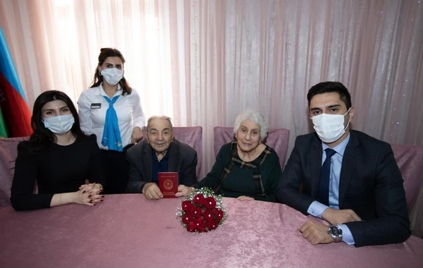 Bakıda 87 yaşlı kişi 78 yaşlı qadınla evləndi - FOTO