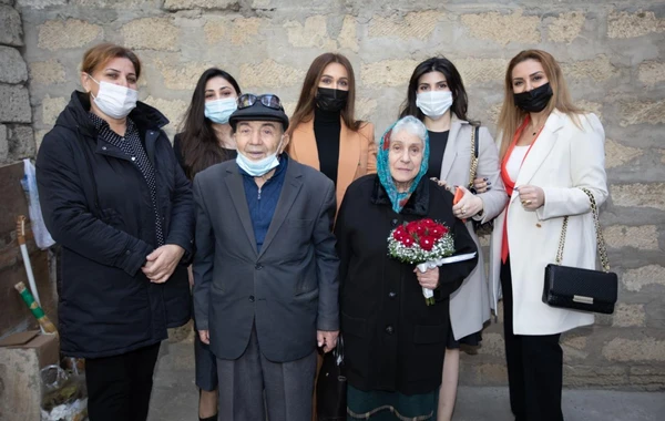 В Баку 87-летний мужчина женился на 78-летней женщине - ФОТО