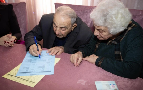 В Баку 87-летний мужчина женился на 78-летней женщине - ФОТО