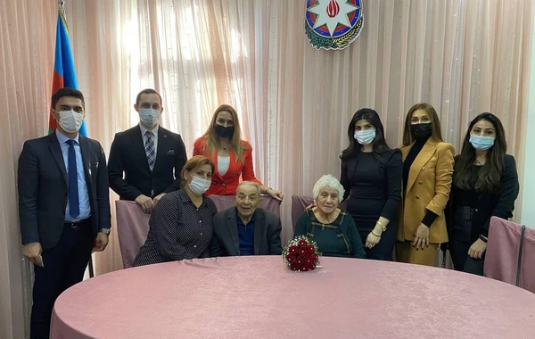 В Баку 87-летний мужчина женился на 78-летней женщине - ФОТО