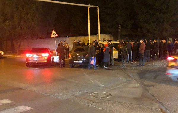 Bir-birinə yol verməyən qadın sürücülər qəza törətdi: xəsarət alan var - VİDEO