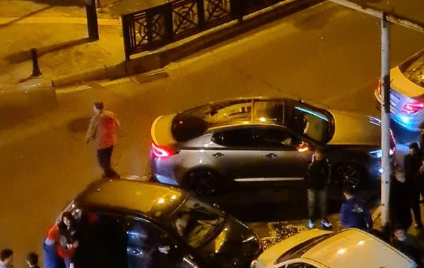 Bir-birinə yol verməyən qadın sürücülər qəza törətdi: xəsarət alan var - VİDEO