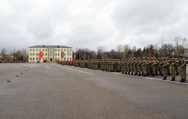 Министр обороны Азербайджана посетил новую воинскую часть коммандос - ВИДЕО