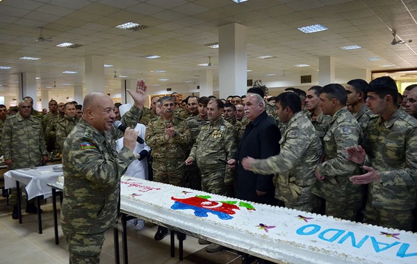 Министр обороны Азербайджана посетил новую воинскую часть коммандос - ВИДЕО