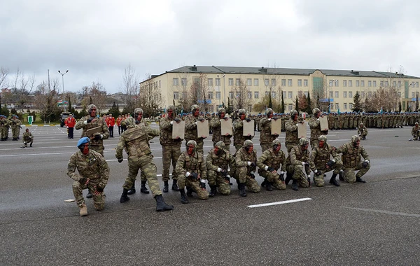 Министр обороны Азербайджана посетил новую воинскую часть коммандос - ВИДЕО