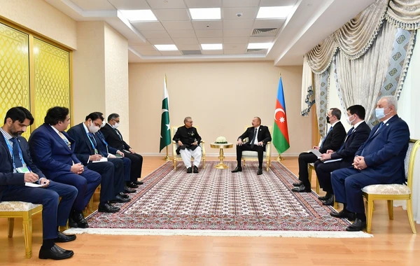 Prezident İlham Əliyevin Pakistan Prezidenti Arif Alvi ilə görüşü olub YENİLƏNİB-1