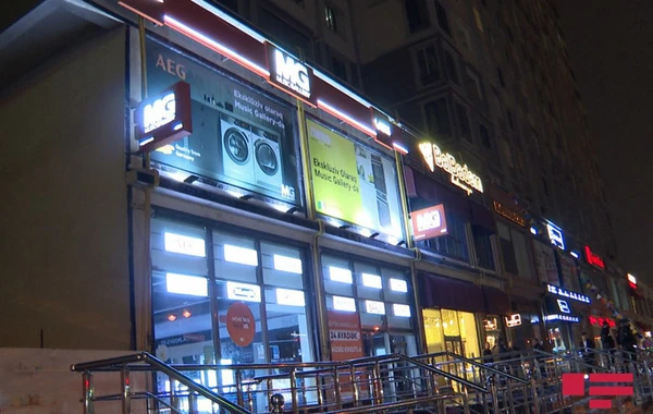 Bakıda məşhur mağazada yanğın baş verib - FOTO/VİDEO