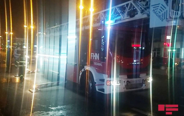 Bakıda məşhur mağazada yanğın baş verib - FOTO/VİDEO