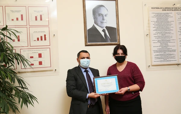 Müəllimlər təltif olundu - FOTO