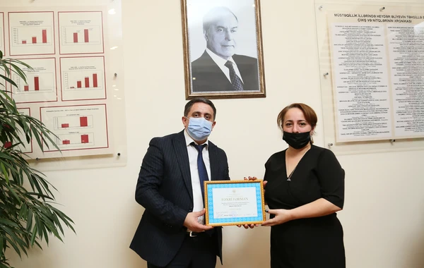 Müəllimlər təltif olundu - FOTO