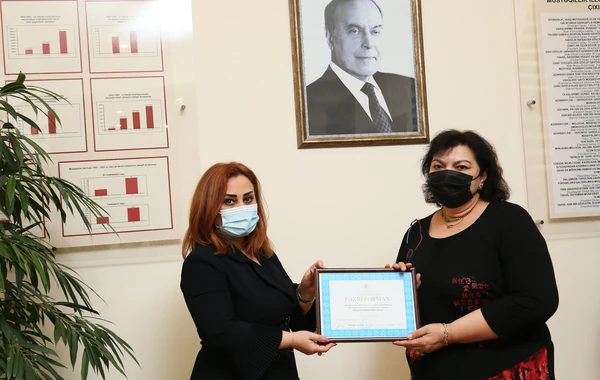 Müəllimlər təltif olundu - FOTO