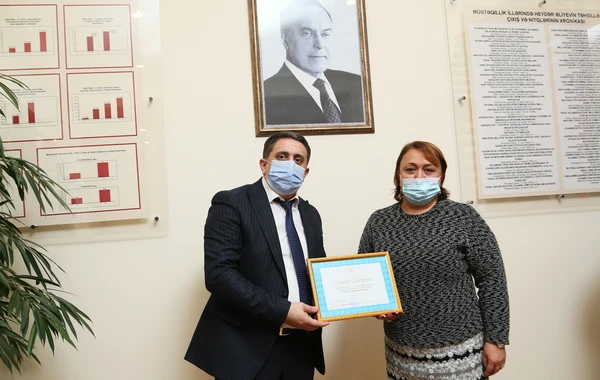 Müəllimlər təltif olundu - FOTO