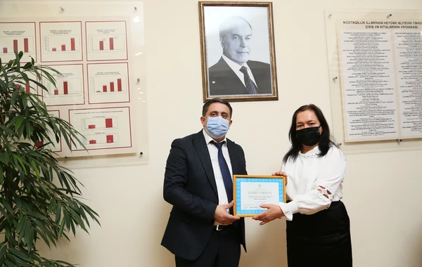 Müəllimlər təltif olundu - FOTO