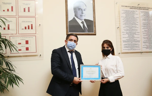 Müəllimlər təltif olundu - FOTO
