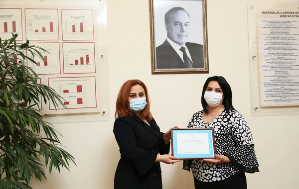 Müəllimlər təltif olundu - FOTO
