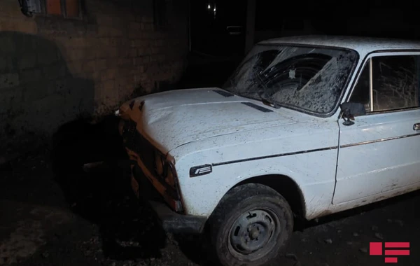 Göygöldə minik maşını darvazaya çırpıldı, ev sahibi xəsarət aldı - FOTO