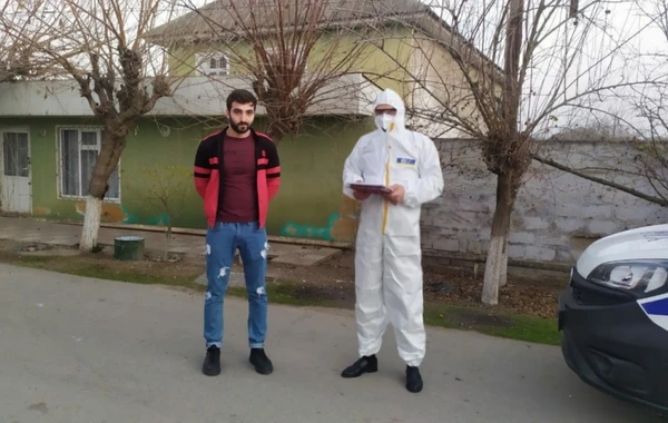 Biləsuvarda koronavirus xəstəsi marketin qarşısında saxlanılıb