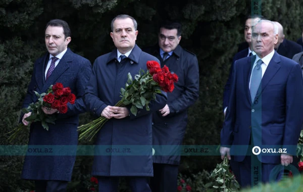 Dövlət və hökumət rəsmiləri Heydər Əliyevin anım mərasimində - FOTOREPORTAJ