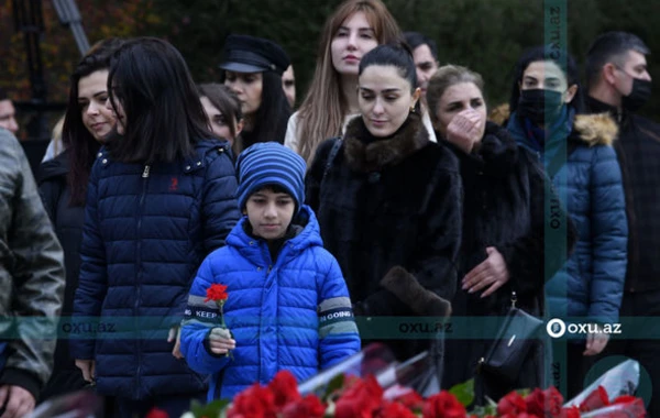 Dövlət və hökumət rəsmiləri Heydər Əliyevin anım mərasimində - FOTOREPORTAJ